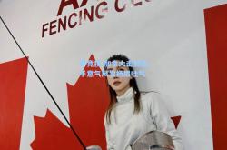 雷竞技:加拿大击剑选手意气风发扬眉吐气
