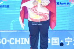 雷竞技:印度选手登上举重领奖台，业绩斐然