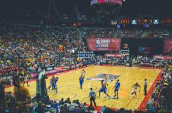 雷竞技:NBA总决赛激战正酣 勇士队逆转取胜扳平大比分