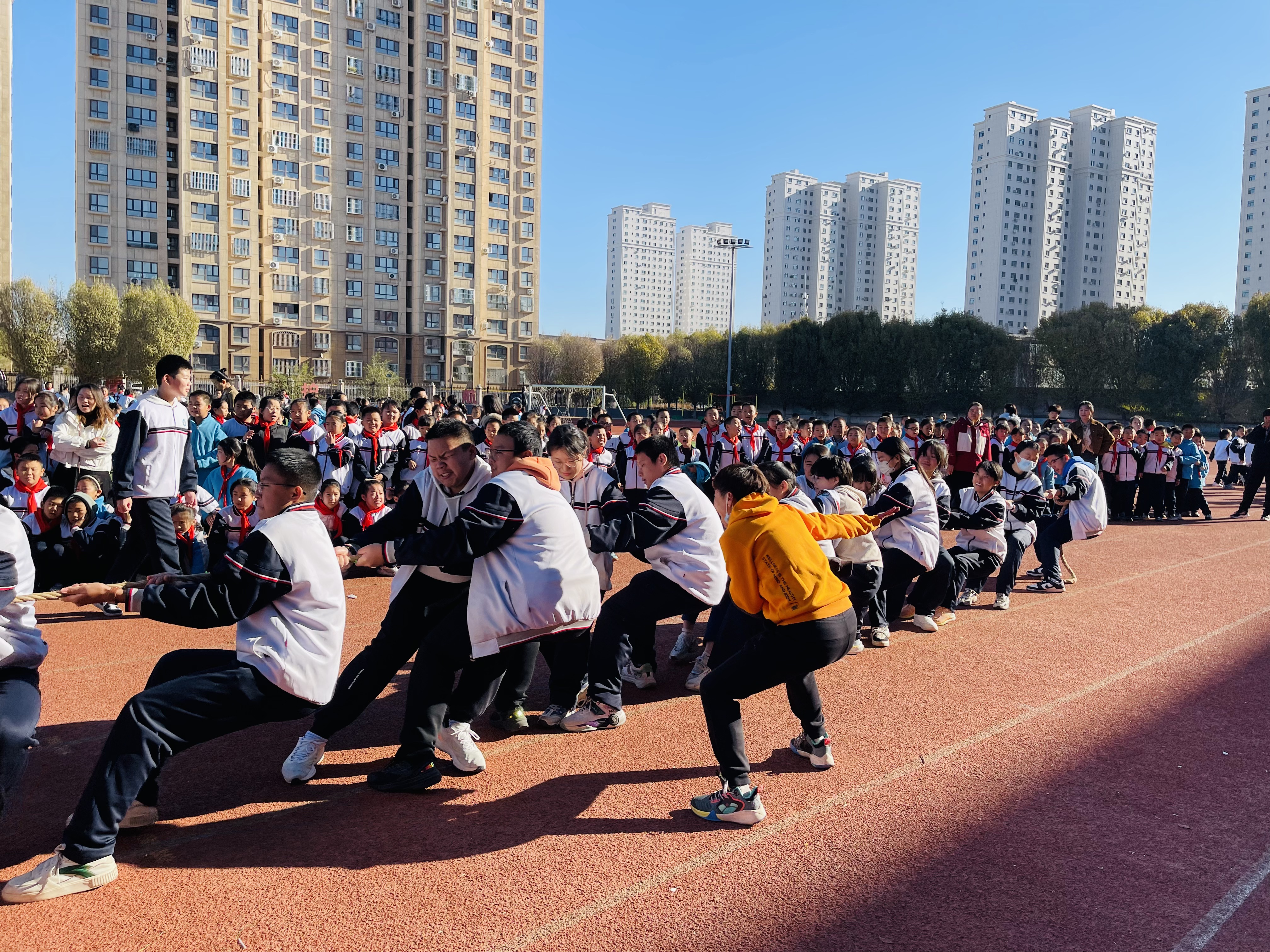比赛中的拼搏与坚守，每一刻都充满激情