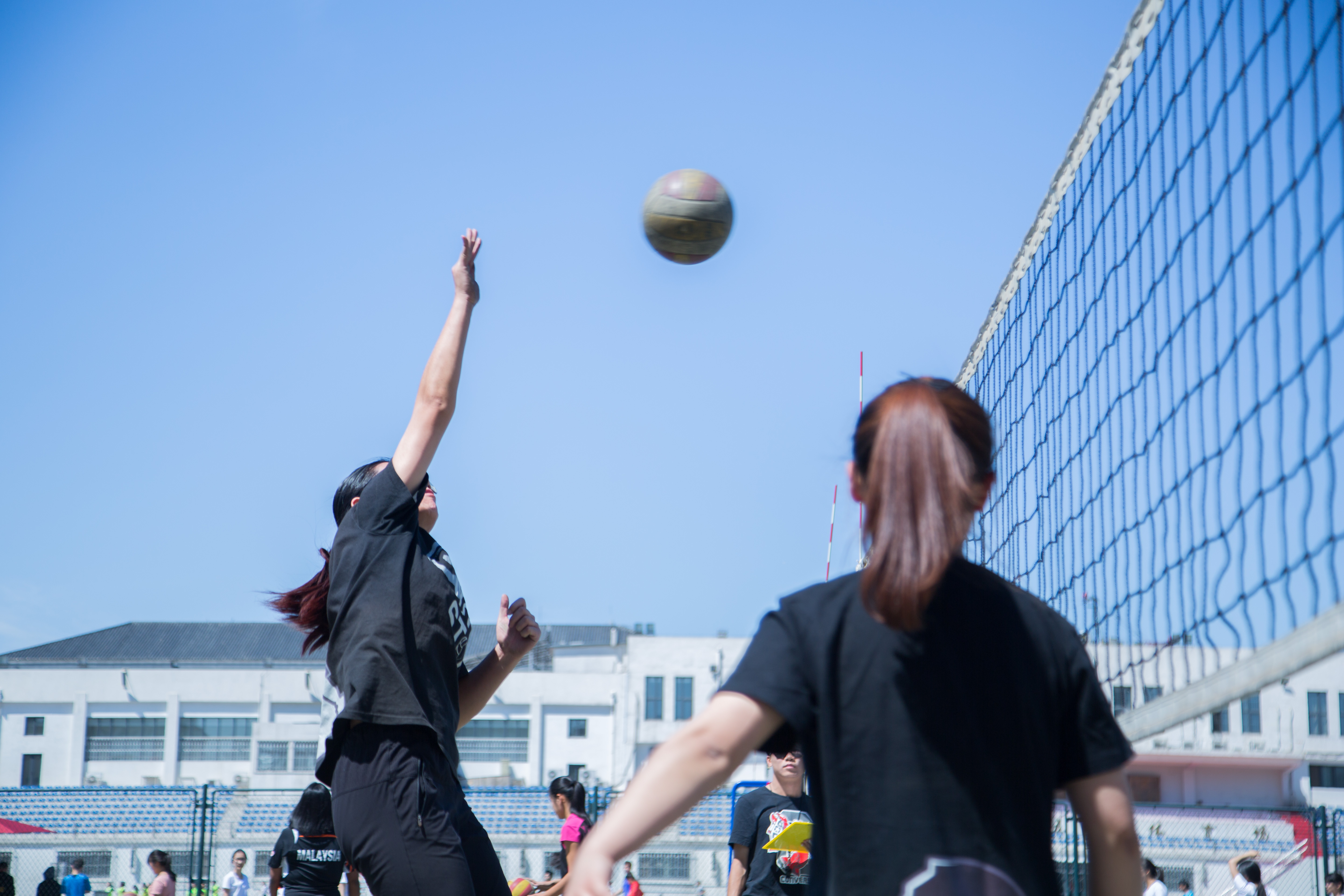 战胜强手，夺得冠军成绩耀眼夺目