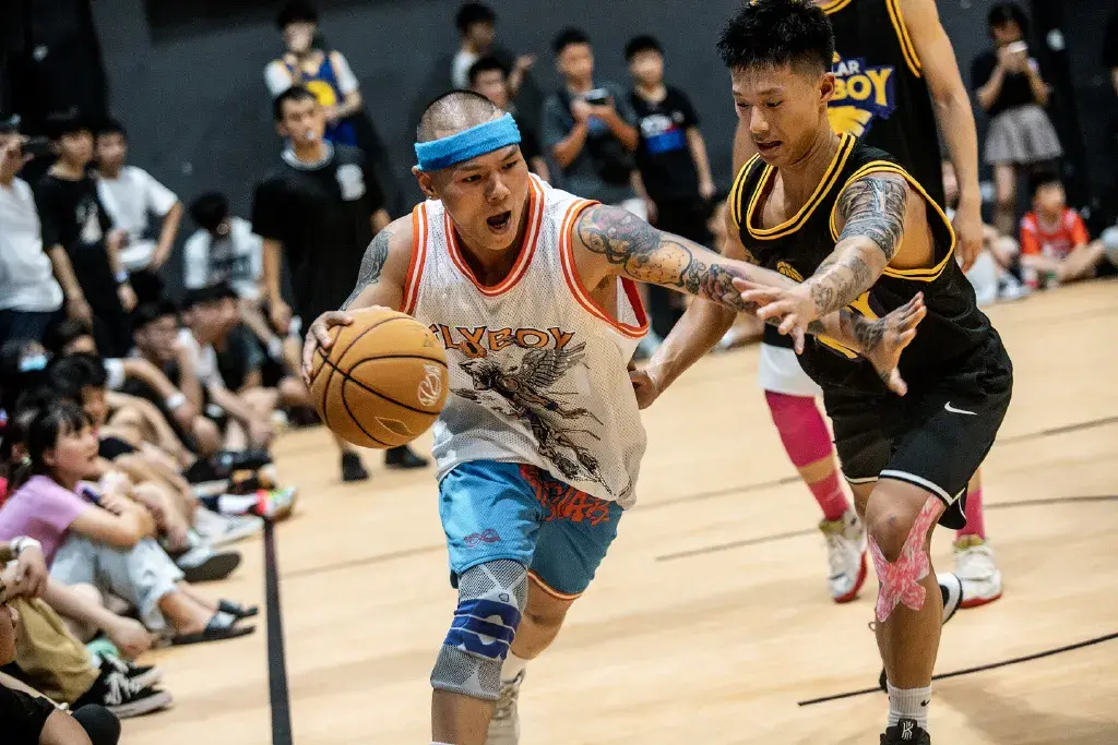 顶尖篮球联赛数不胜数引眼球